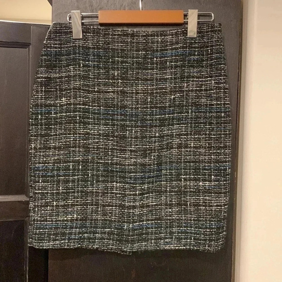 Ann  Taylor skirt 4P - Picture 1 of 7